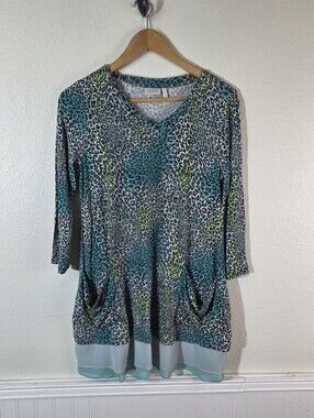 LOGO Lori Goldstein Animal Print Tunic Top Womens Small Blue Green Sharkbite Hem